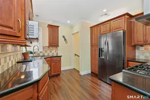 26 Melrose Pl, Stamford, CT 06902 - Photo 7
