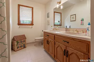 33 Country Club Woods Cir, Waterbury, CT 06708 - Photo 31