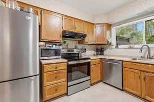 200 Woodmont Ave, Bridgeport, CT 06606 - Photo 11