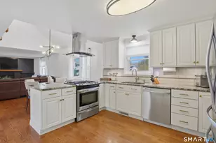 17 Melody Ln, East Hartford, CT 06118 - Photo 15
