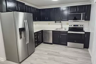 109 Blackstone Village, Meriden, CT 06450 - Photo 3