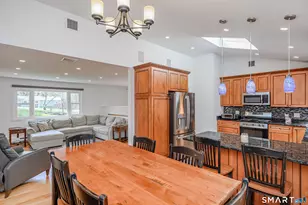 18 Fleetwood Dr, New Fairfield, CT 06812 - Photo 11