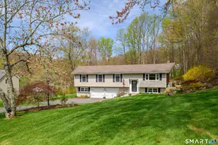18 Fleetwood Dr, New Fairfield, CT 06812 - Photo 3