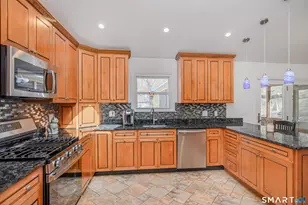 18 Fleetwood Dr, New Fairfield, CT 06812 - Photo 13