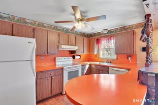 46 Horseshoe Dr, Waterbury, CT 06706 - Photo 5