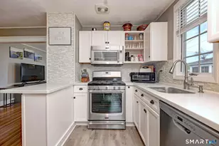 18 Grand St, West Haven, CT 06516 - Photo 11