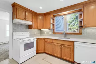 53 Alexander St, Manchester, CT 06040 - Photo 7