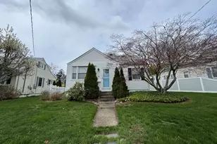 42 Parkway S, New London, CT 06320 - Photo 1