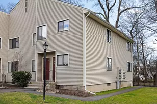 39 Lance Cir, Bridgeport, CT 06606 - Photo 15