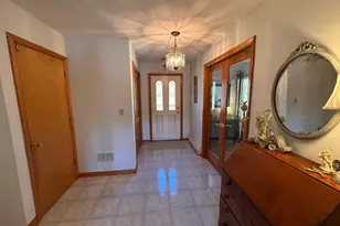 36 Marks Ct, Branford, CT 06405 - Photo 3