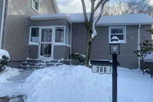 300 Charter Oak St, Manchester, CT 06040 - Photo 17
