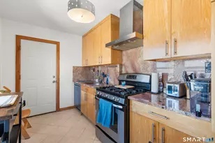 112 Colonial Rd, Stamford, CT 06906 - Photo 15