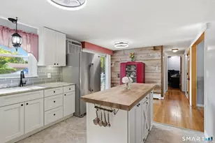 9 Overhill Rd, Enfield, CT 06082 - Photo 3