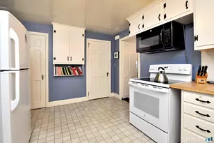102 Ridgewood Rd, West Hartford, CT 06107 - Photo 15