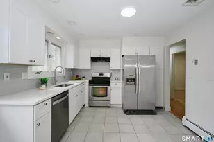 12 Crane Pl, Simsbury, CT 06070 - Photo 7