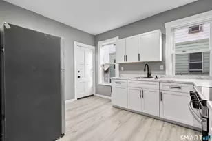 362 Sigourney St, Hartford, CT 06112 - Photo 7