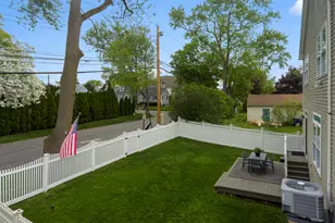 896 Riverside Dr, Fairfield, CT 06824 - Photo 29
