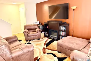 121 Staffordshire Common Dr, Wallingford, CT 06492 - Photo 9