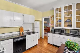 21 Robin Rd, West Hartford, CT 06119 - Photo 11