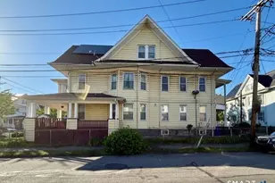 664-666 Iranistan Ave, Bridgeport, CT 06604 - Photo 3