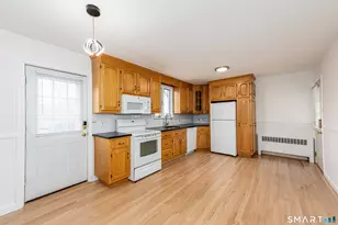 520 Goldenrod Ave, Bridgeport, CT 06606 - Photo 7