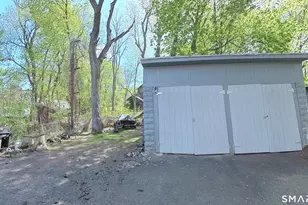 126 Willow St, Meriden, CT 06450 - Photo 29
