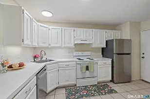 69 Wellington Dr, Farmington, CT 06032 - Photo 5