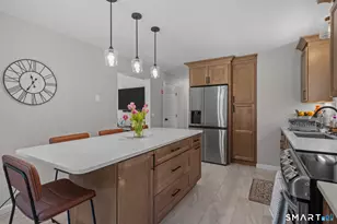 60 Deerfield Ridge Dr, Groton, CT 06355 - Photo 9