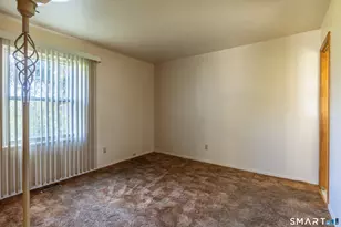 105 Bear Paw Rd, Bridgeport, CT 06606 - Photo 23