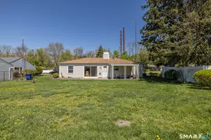 105 Bear Paw Rd, Bridgeport, CT 06606 - Photo 29