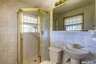 105 Bear Paw Rd, Bridgeport, CT 06606 - Photo 25