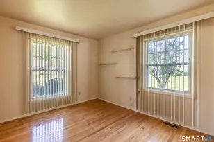 105 Bear Paw Rd, Bridgeport, CT 06606 - Photo 21