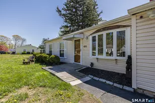 105 Bear Paw Rd, Bridgeport, CT 06606 - Photo 33