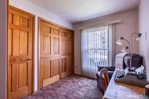105 Bear Paw Rd, Bridgeport, CT 06606 - Photo 19