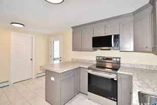 51 Oakwood St, Enfield, CT 06082 - Photo 9