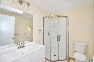 51 Oakwood St, Enfield, CT 06082 - Photo 17