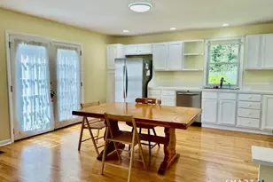 25 Suzanne Cir, Fairfield, CT 06824 - Photo 5