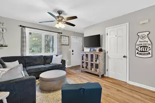 1691 Norwich-New London Turnpike, Montville, CT 06382 - Photo 3