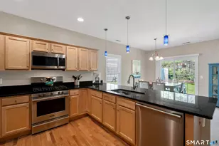 19 Brighton Park Way, Bloomfield, CT 06002 - Photo 3