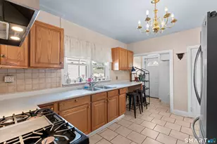 38 Walnut St, West Haven, CT 06516 - Photo 3
