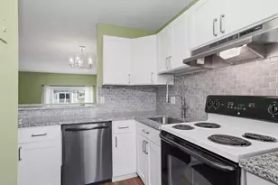 61 Meetinghouse Village, Meriden, CT 06450 - Photo 5