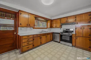 72 Pollys Ln, Montville, CT 06382 - Photo 11