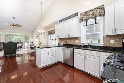 19 Cherry Hills Circle #19, Bloomfield, CT 06002 - Photo 3