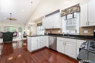 19 Cherry Hills Cir, Bloomfield, CT 06002 - Photo 3