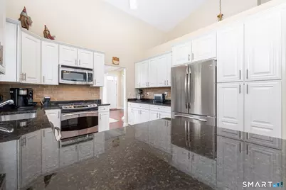 19 Cherry Hills Circle #19, Bloomfield, CT 06002 - Photo 9