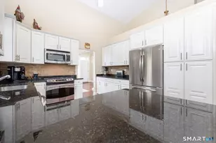 19 Cherry Hills Cir, Bloomfield, CT 06002 - Photo 9
