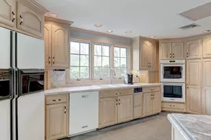 131 Founders Rd, Glastonbury, CT 06033 - Photo 9