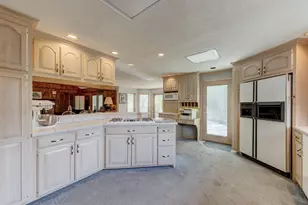 131 Founders Rd, Glastonbury, CT 06033 - Photo 11
