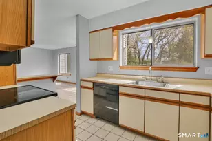 14 Staffordshire Common Dr, Wallingford, CT 06492 - Photo 3