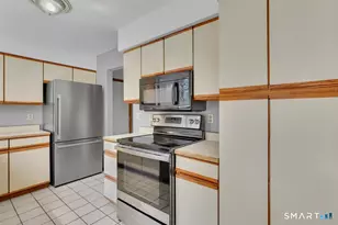 14 Staffordshire Common Dr, Wallingford, CT 06492 - Photo 5